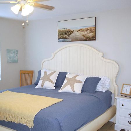 Naples Park Oasis - Cozy Two Bedroom Apartment المظهر الخارجي الصورة