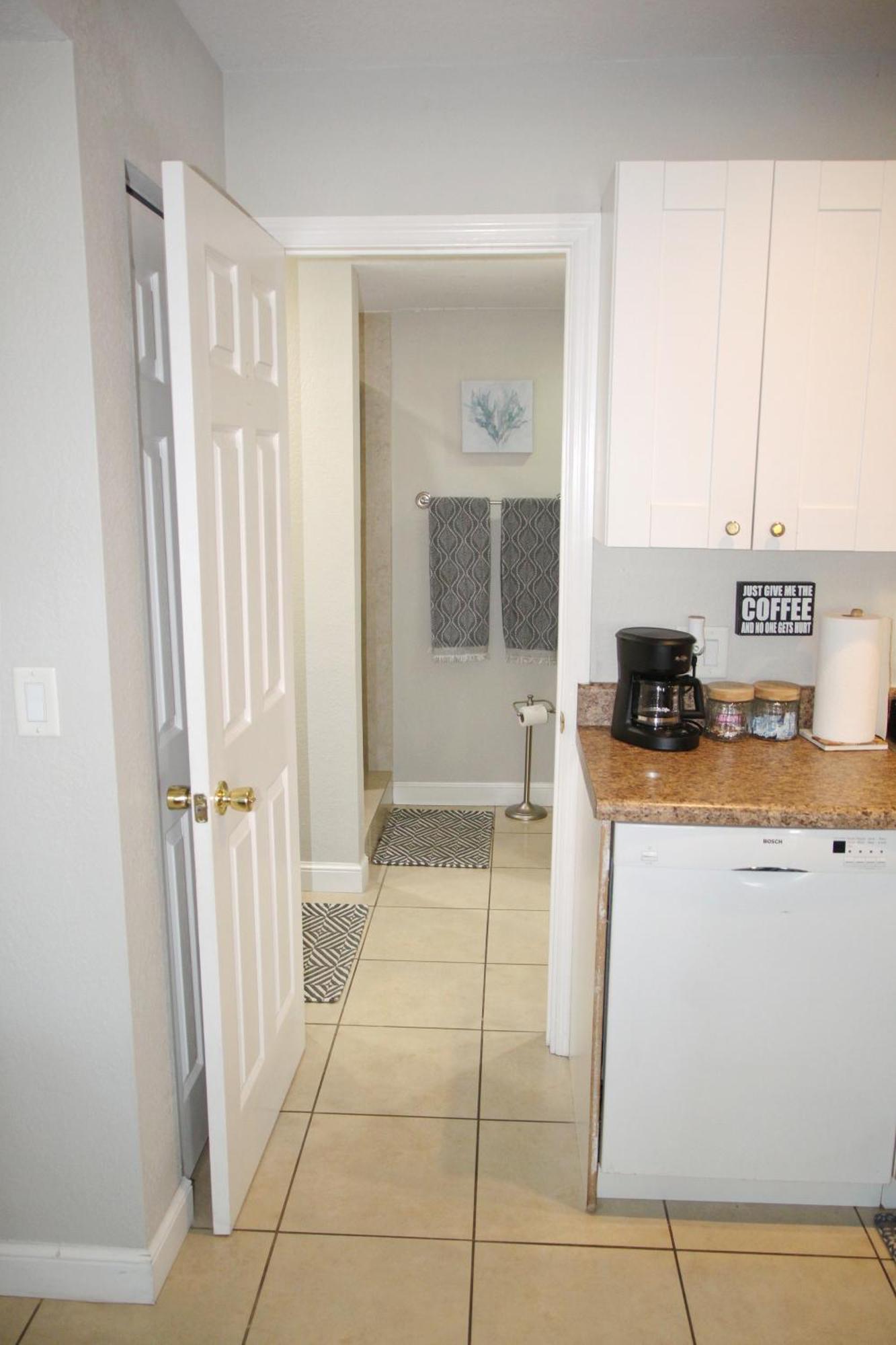 Naples Park Oasis - Cozy Two Bedroom Apartment المظهر الخارجي الصورة